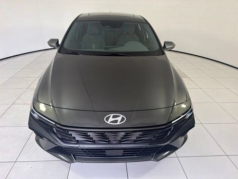 Certified 2025 Hyundai Elantra SEL FWD image 2