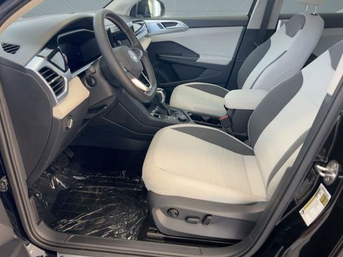 New 2026 Volkswagen Taos SE image 5