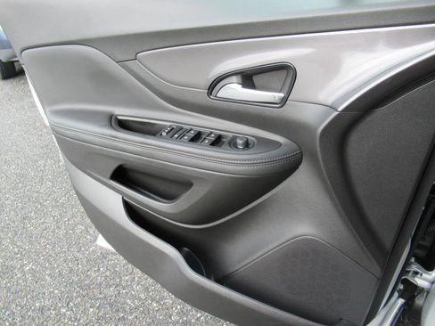 Used 2022 Buick Encore Preferred image 24