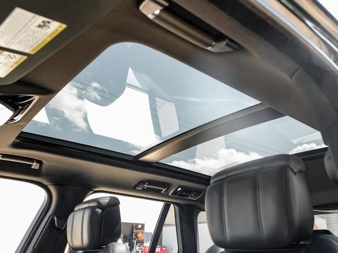 Used 2019 Land Rover Range Rover Supercharged image 4