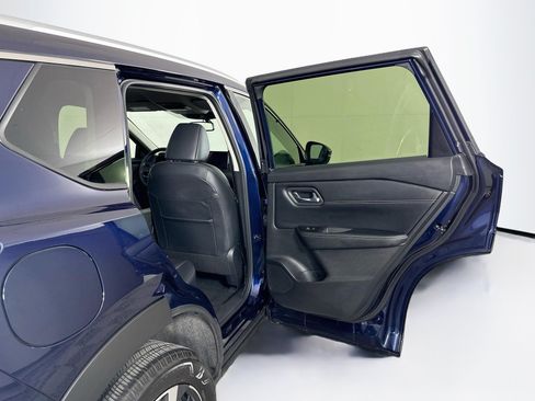 Used 2025 Nissan Rogue SL FWD image 30