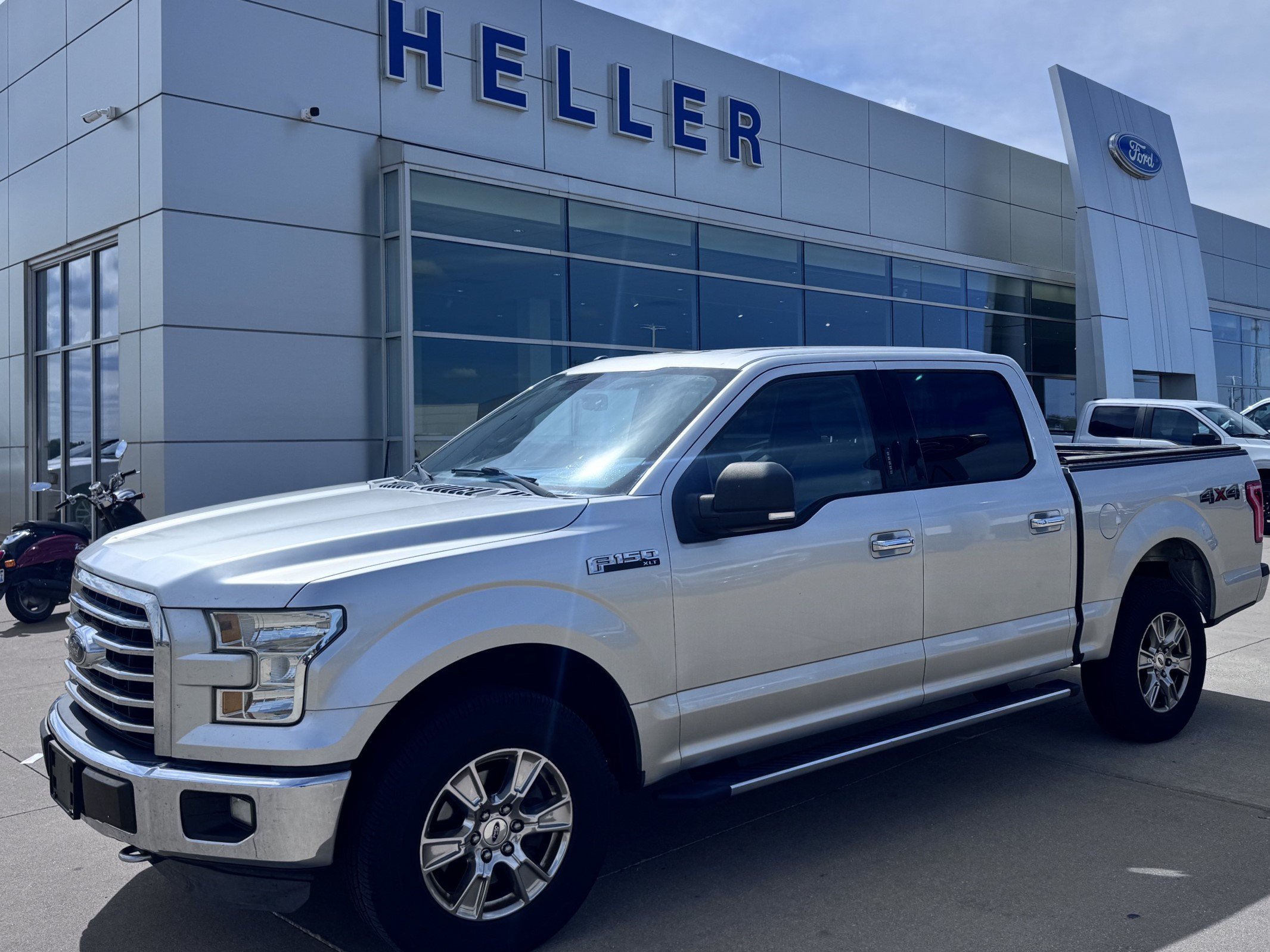 Used 2015 Ford F150 XLT w/ Equipment Group 302A Luxury AWD/4WD image 3