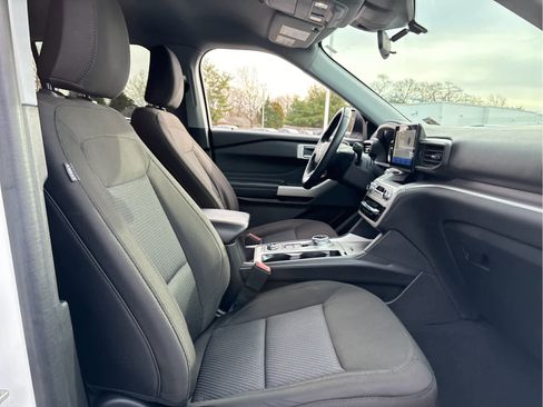 Used 2023 Ford Explorer XLT image 24