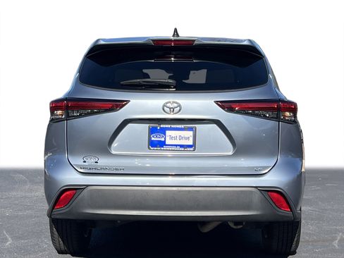 Used 2022 Toyota Highlander LE image 22
