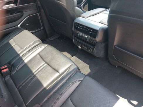 Used 2023 Jeep Wagoneer Series II AWD/4WD image 12