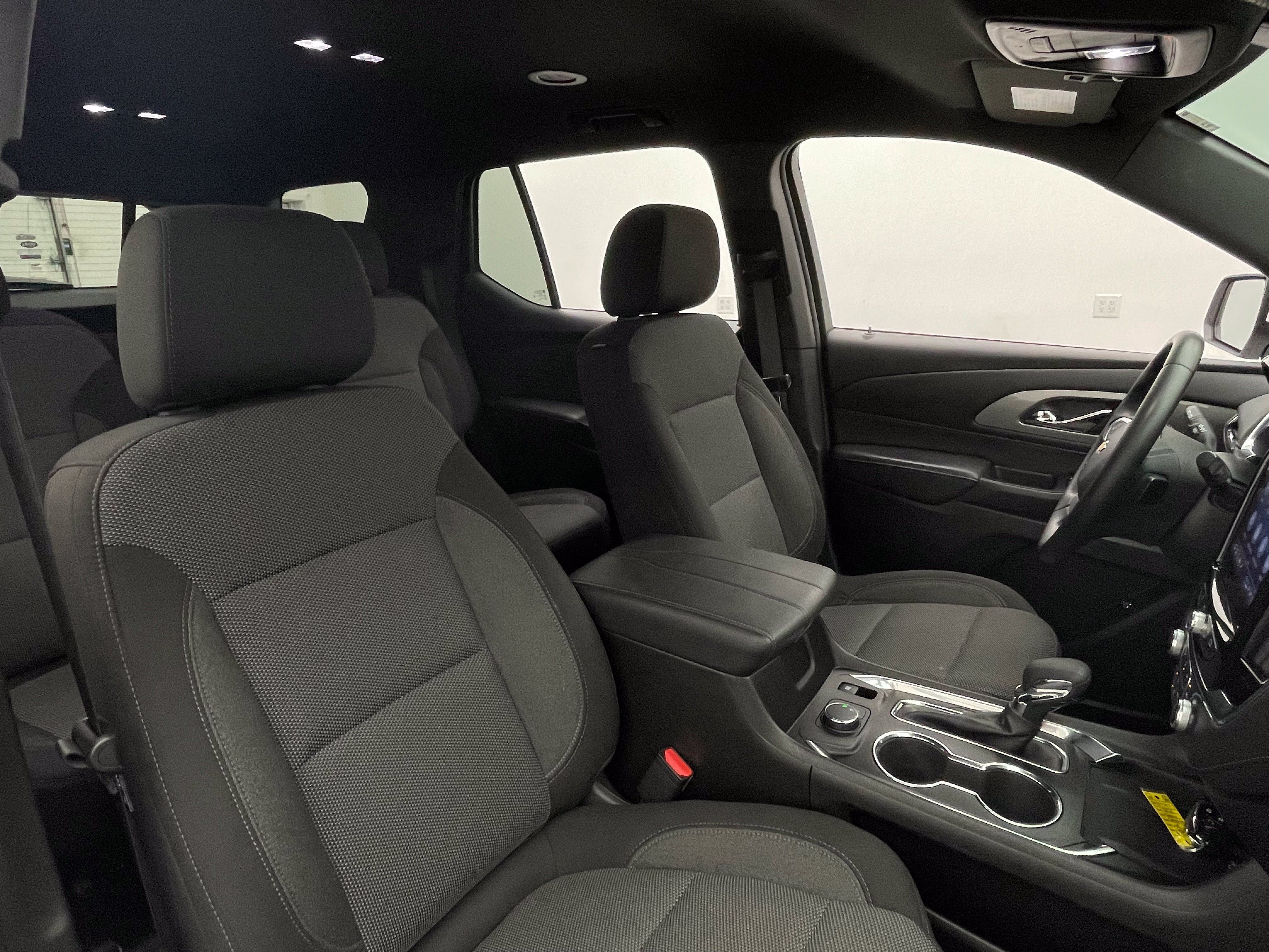 Used 2023 Chevrolet Traverse LT FWD image 35