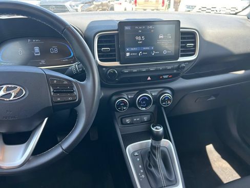 Used 2025 Hyundai Venue SEL FWD image 16