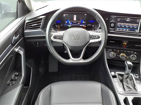 Used 2024 Volkswagen Jetta SE image 14
