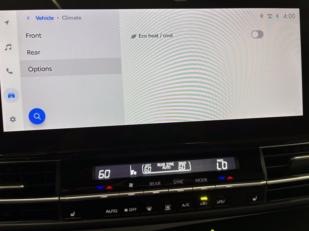 Used 2026 Toyota Sienna XLE FWD image 33