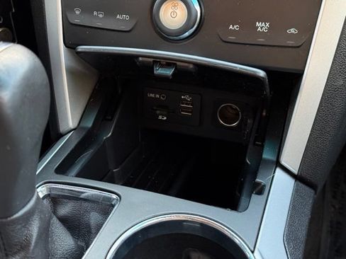 Used 2015 Ford Explorer XLT w/ Equipment Group 202B AWD/4WD image 16