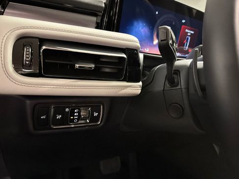 New 2026 Lincoln Aviator AWD image 35