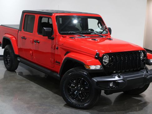 Used 2022 Jeep Gladiator Sport image 2