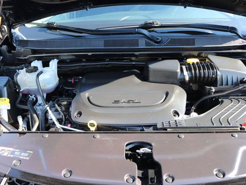 Used 2024 Chrysler Pacifica Touring-L FWD image 56