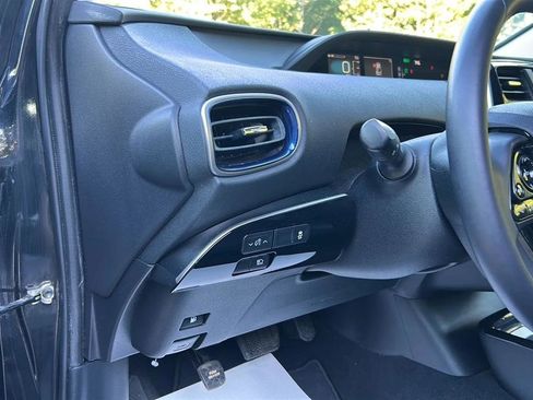 Used 2016 Toyota Prius Three Touring FWD image 34