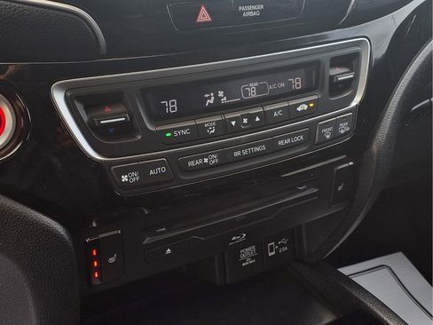 Used 2019 Honda Pilot Touring image 10