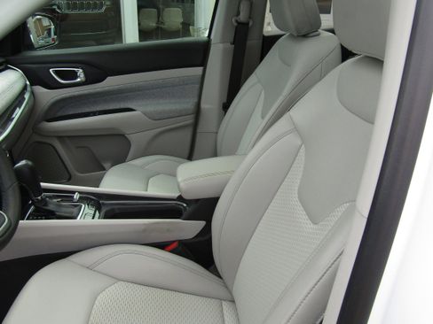 Used 2022 Jeep Compass Latitude w/ Sun and Sound Group image 18