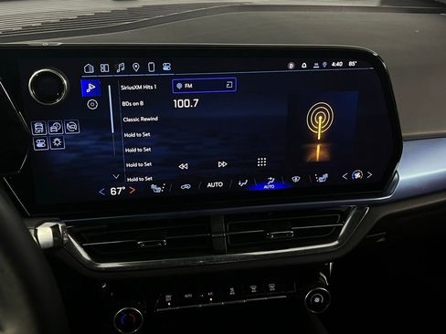 Used 2024 Chevrolet Equinox EV LT image 16