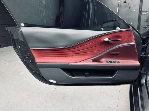 Used 2018 Lexus LC 500 Coupe w/ Performance Package RWD image 23