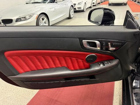 Used 2018 Mercedes-Benz SLC 300 image 16