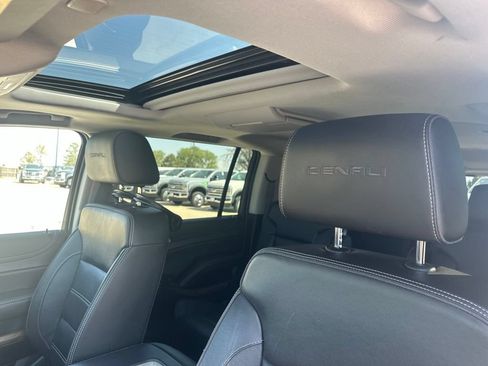 Certified 2019 GMC Yukon XL Denali w/ Open Road Package AWD/4WD image 19