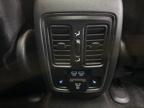 Used 2015 Jeep Grand Cherokee Limited w/ Luxury Group II image 26