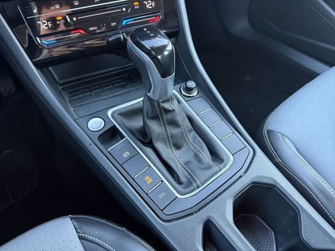 Used 2025 Volkswagen Jetta SE image 42