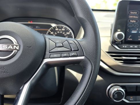 Used 2024 Nissan Altima 2.5 SV FWD image 24