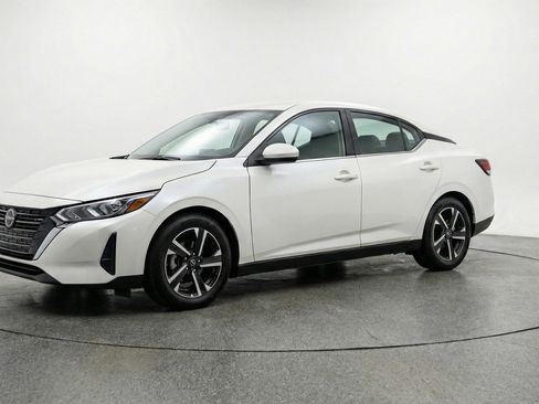 Used 2025 Nissan Sentra SV image 3