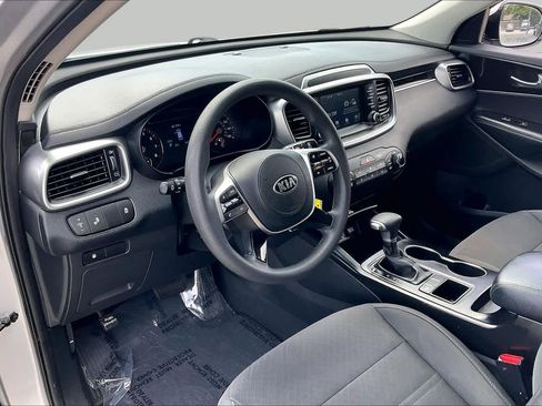 Used 2020 Kia Sorento LX FWD image 16