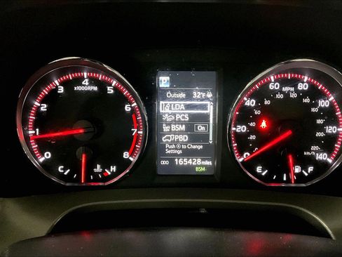 Used 2017 Toyota RAV4 SE image 19