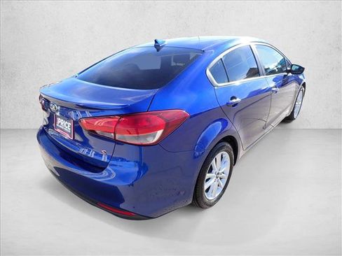 Used 2017 Kia Forte S image 4