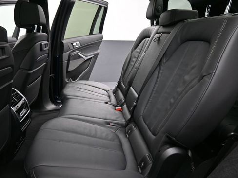 Used 2022 BMW X7 xDrive40i w/ M Sport Package AWD/4WD image 16