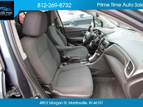 Used 2021 Chevrolet Trax LS w/ Tint and Cruise Package FWD image 17