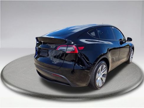 Used 2023 Tesla Model Y 2WD image 11