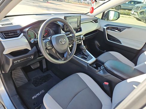 Used 2020 Toyota RAV4 XLE w/ Convenience Package image 11