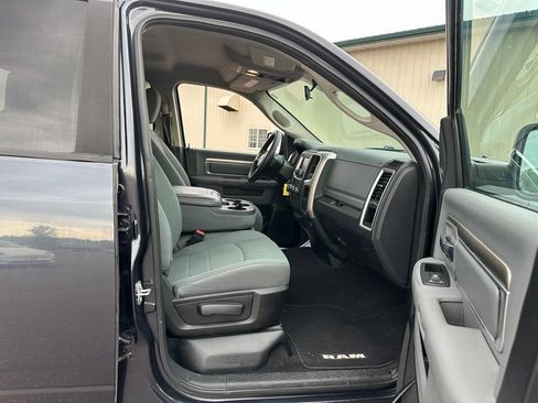 Used 2017 RAM 1500 Classic SLT AWD/4WD image 25
