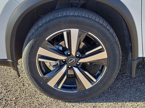 Used 2024 Nissan Rogue SL w/ SL Premium Package image 10