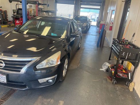 Used 2015 Nissan Altima 2.5 SL w/ Technology Package FWD image 4