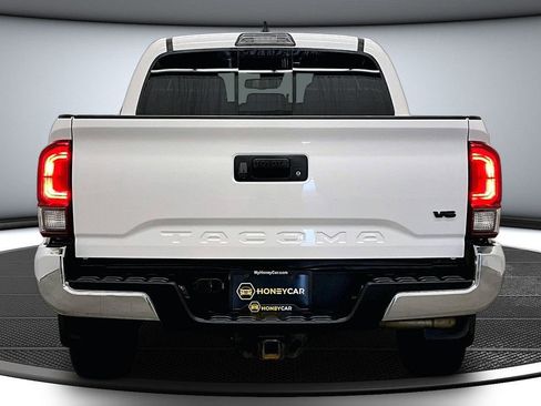 Used 2019 Toyota Tacoma TRD Off-Road AWD/4WD image 5