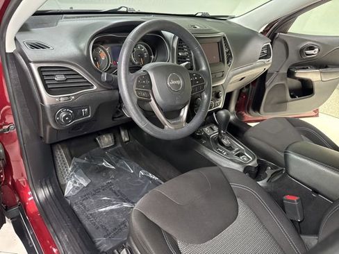 Used 2019 Jeep Cherokee Latitude w/ Popular Appearance Group image 10