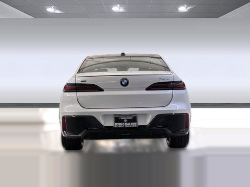New 2026 BMW 750e xDrive w/ Premium Package AWD/4WD image 9