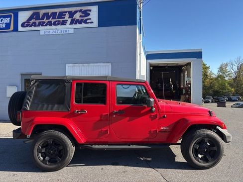 Used 2015 Jeep Wrangler Unlimited Sahara image 7