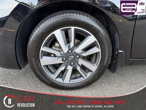 Used 2024 Nissan Versa SV w/ Trunk Package FWD image 10