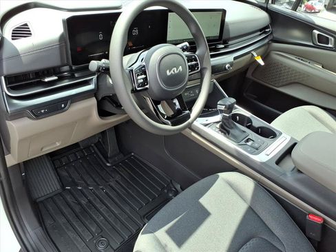New 2026 Kia Carnival LX FWD image 11