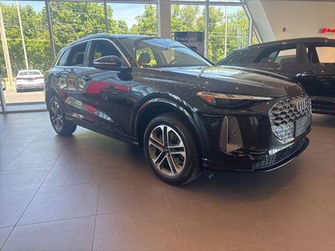 Certified 2025 Audi Q5 Premium w/ Convenience Package AWD/4WD image 1