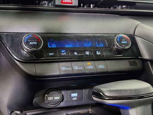 Used 2025 Hyundai Elantra Sport image 18