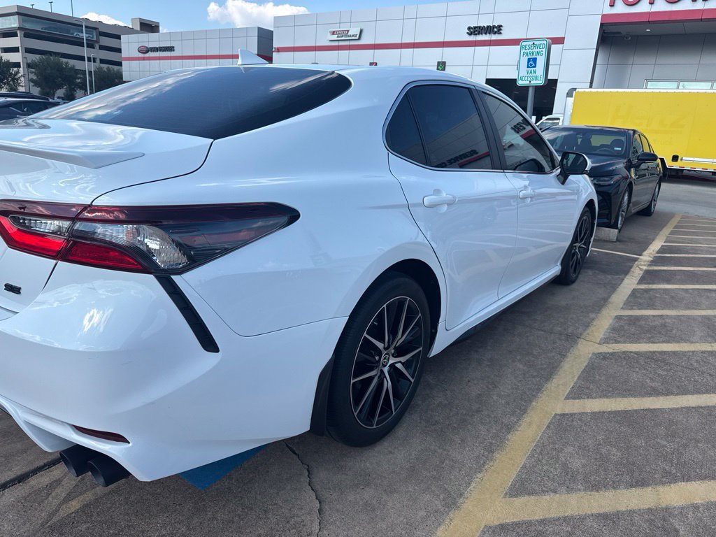 Used 2023 Toyota Camry SE FWD image 4