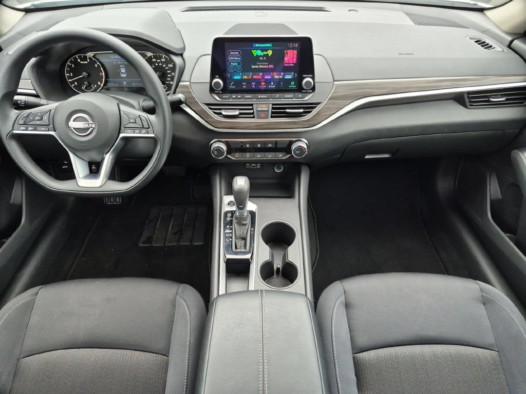 Used 2025 Nissan Altima 2.5 SV FWD image 22