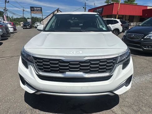 Used 2023 Kia Seltos LX AWD/4WD image 2