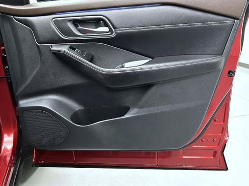 Certified 2023 Nissan Rogue Platinum FWD image 16